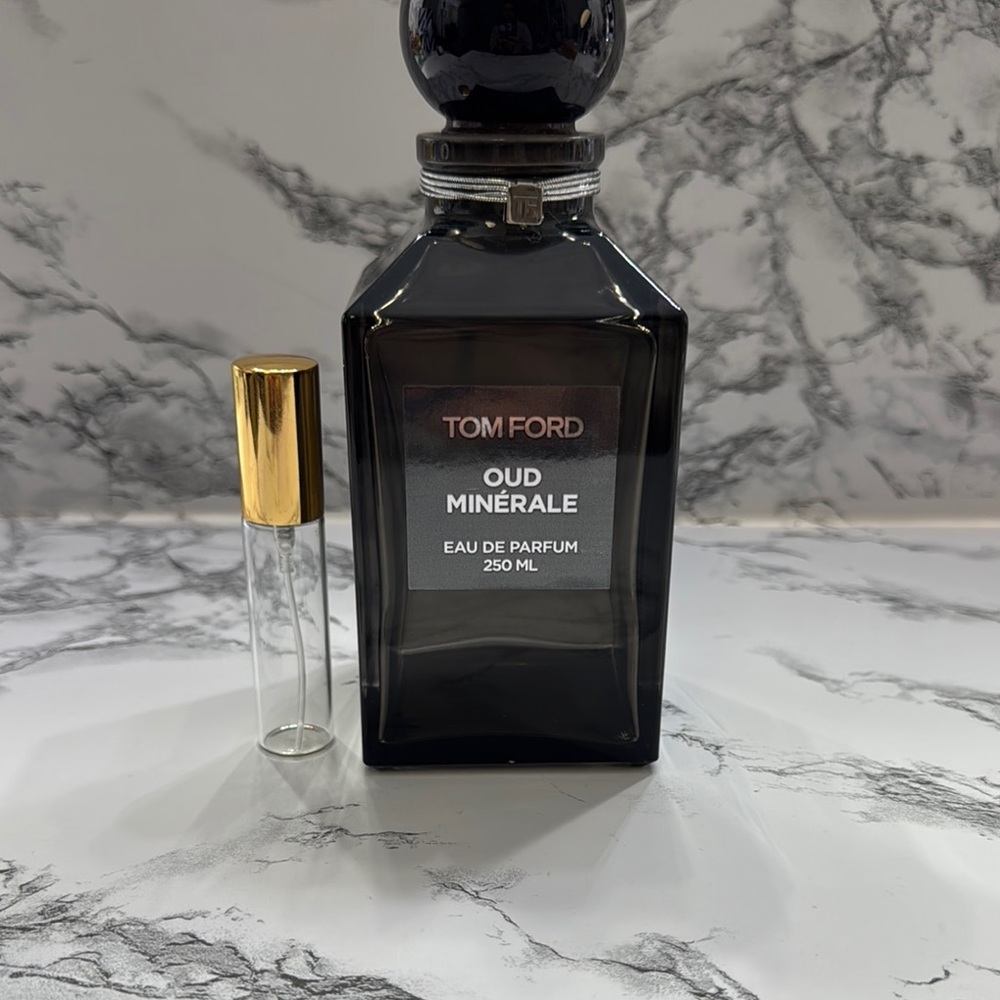 NWOB Tom Ford 10ml travel atomizer: Oud Minerale 
No box
100% authentic